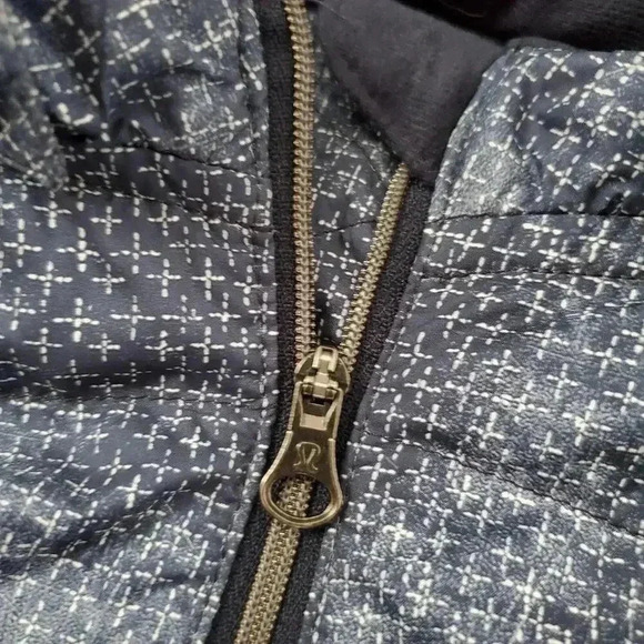 Lululemon Spring Fling Puffy Vest Blue Size 4 - Picture 6 of 6